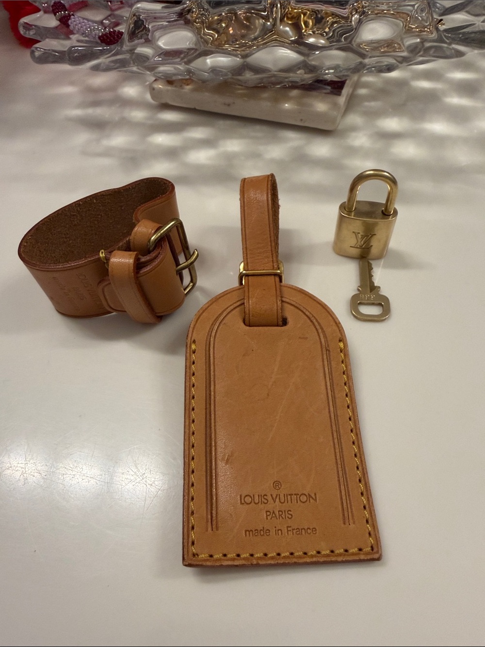 Louis Vuitton Tan Leather Luggage Tag with Padlock - 3 items ! - Picture 3 of 15